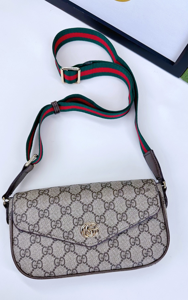 激安グッチバッグコピー着用イメージ